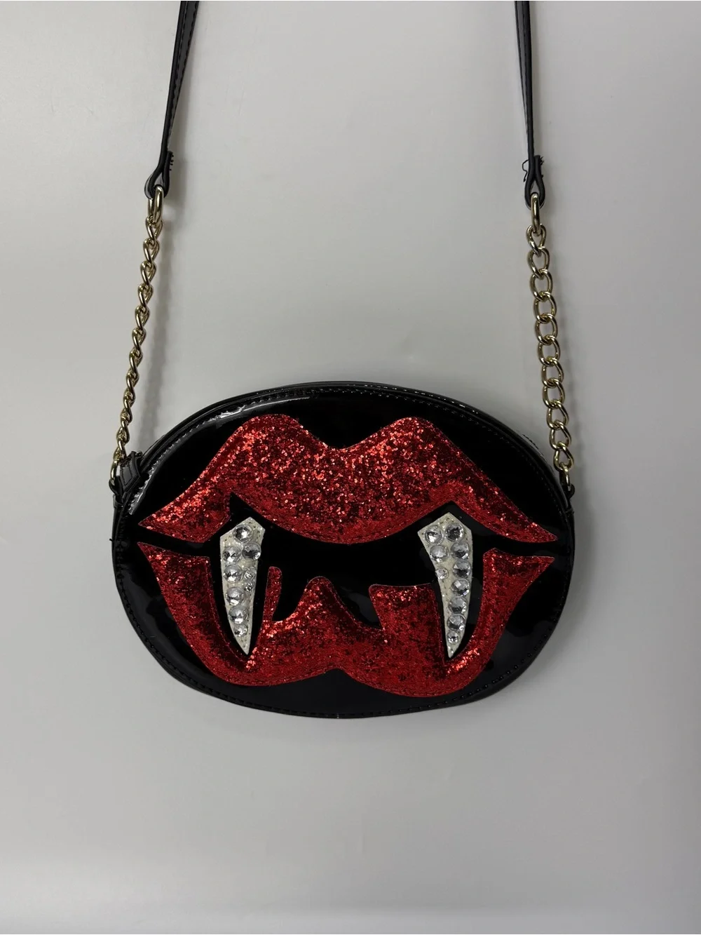 Betsey Johnson Glampire Vampire Crossbody Bag Fang Lips Faux Patent Leather - Picture 3 of 15
